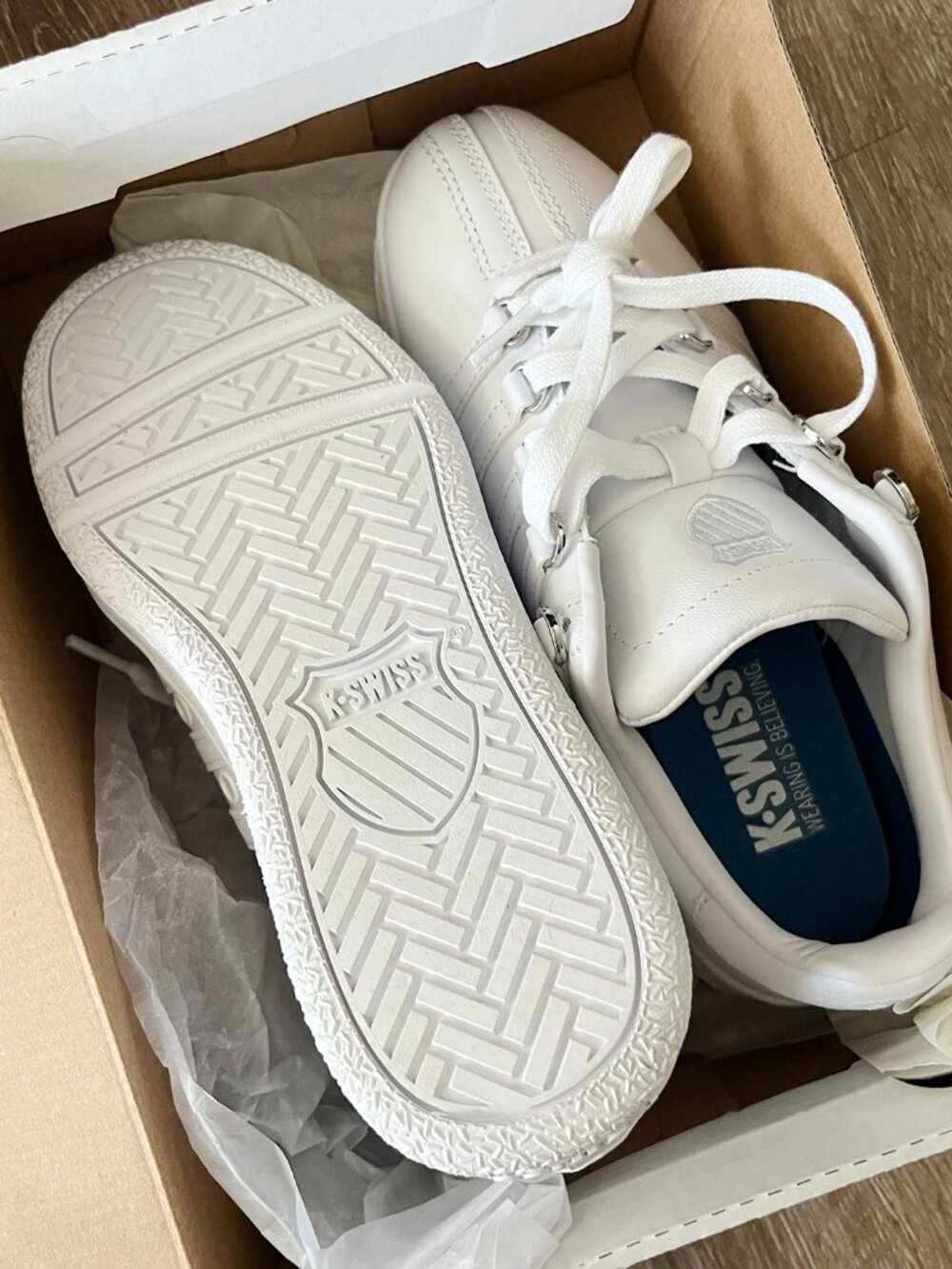 NEW K-Swiss Classic White Sneakers SZ7 - Picture 3 of 4